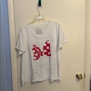 Disney 2XL Minnie Mouse Red Bow White, Red, and Gray Short Sleeve Shirt